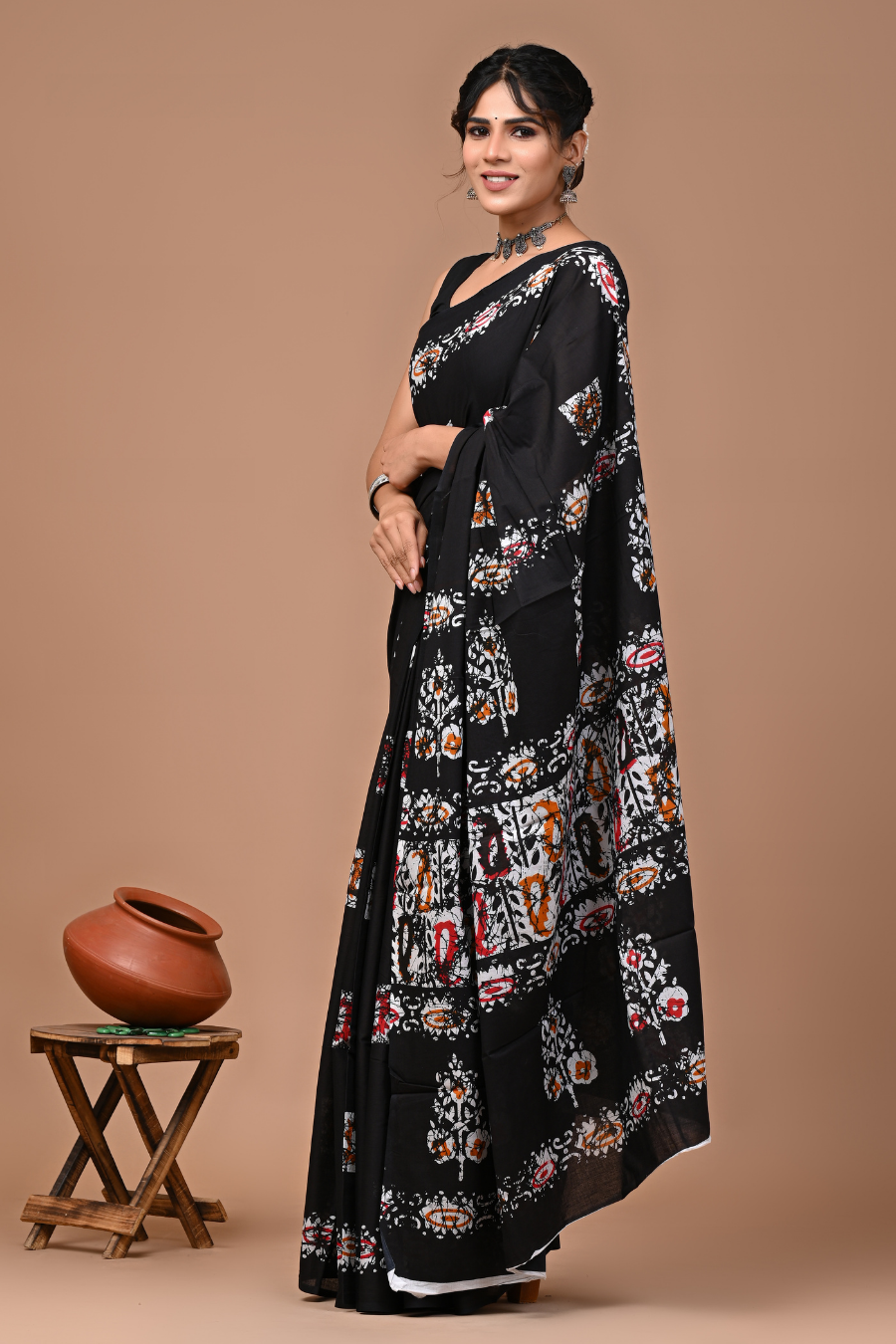 Black Cotton Mulmul Saree with White & Red Artistic Small Print Pattern