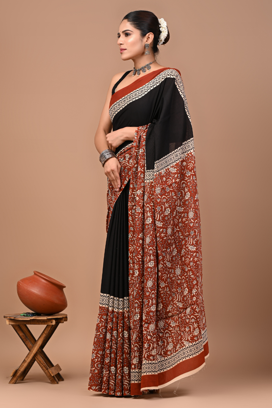 Black Cotton Mulmul Saree with Bronze Designer Pallu & White Artistic Border