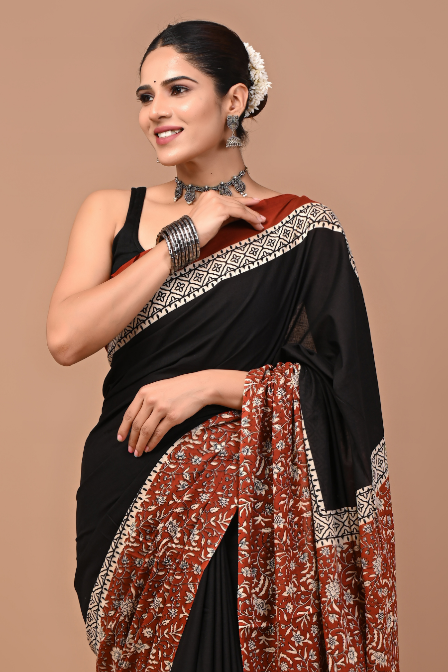 Black Cotton Mulmul Saree with Bronze Designer Pallu & White Artistic Border