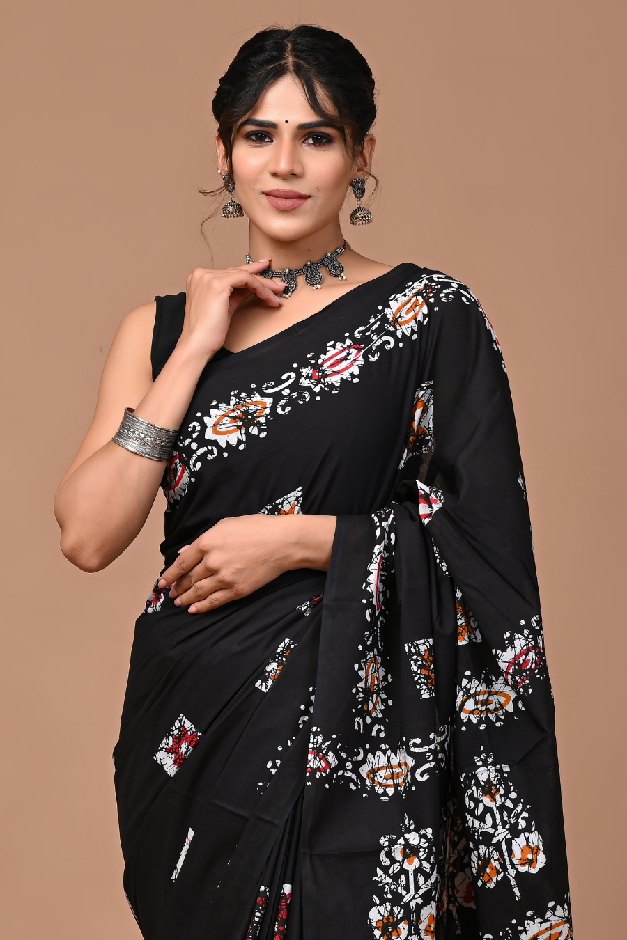 Black Cotton Mulmul Saree with White & Red Artistic Small Print Pattern